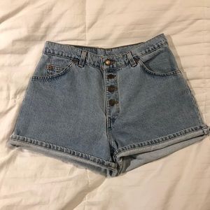 ☁️Vintage Levi’s High Waisted Shorts☁️